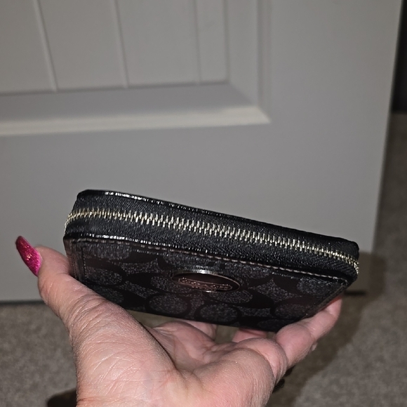 Coach Signature Black Card Holder - Picture 8 of 9